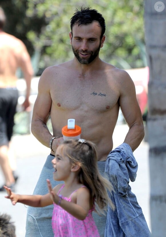 Alessandra Ambrosio et son fiancé Jamie Mazur avec leurs enfants Anja et Noah à Brentwood Los Angeles, le 31 mai 2014