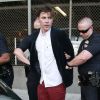 Le journaliste ukrainien Vitalii Sediuk, connu pour ses apparitions impromptues sur les tapis rouges, arrêté et menotté par les policiers sur le tapis rouge de "Maléfique" après avoir agressé Brad Pitt à Los Angeles le 28 mai 2014.