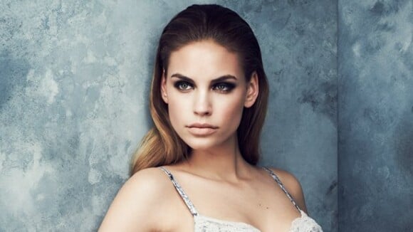 Carmen Bründler : L'allemande ultrasexy aussi divine en vamp qu'en Lolita