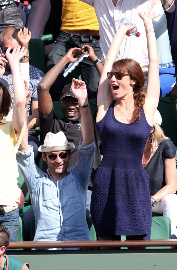 Augustin Trapenard et Doria Tillier, déjantés, assistent à la finale dame des Internationaux de France de tennis de Roland Garros à Paris le 7 juin 2014.