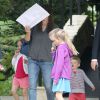 Exclusif - Jennifer Garner emmène ses enfants Violet, Seraphina et Samuel déjeuner à l'hôtel Bel-Air à Beverly Hills, le 7 juin 2014 For germany call for price - please hide children face prior publication Exclusive - 'Dallas Buyers Club' actress Jennifer Garner takes her kids Violet, Seraphina and Samuel out for lunch at the Hotel Bel-Air in Beverly Hills, California on June 7, 2014. Jennifer who hates the paparazzi tries to hide her face behind a menu that her kids had drawn on during lunch.07/06/2014 - Beverly Hills