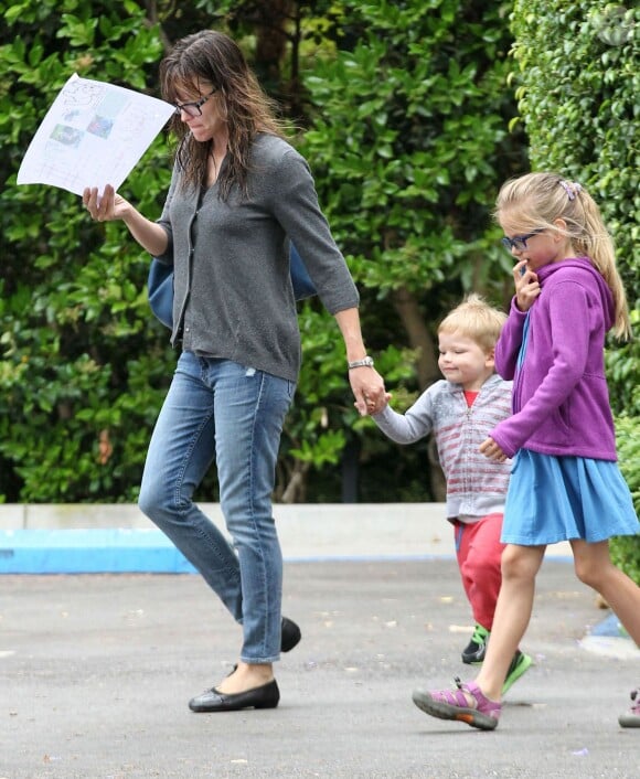 Exclusif - Jennifer Garner emmène ses enfants Seraphina et Samuel déjeuner à l'hôtel Bel-Air à Beverly Hills, le 7 juin 2014.