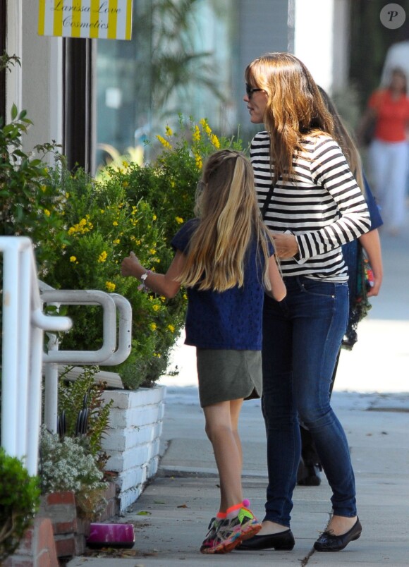 Exclusif - Jennifer Garner et sa fille Violet font du shopping à Santa Monica, le 6 juin 2014.