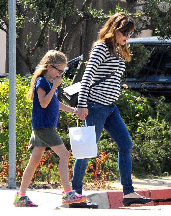 Exclusif - Jennifer Garner et sa fille Violet font du shopping à Santa Monica, le 6 juin 2014.