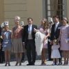 Photo de groupe de la princesse Madeleine et Chris O'Neill avec leur fille la princesse Leonore, baptisée, entourée de ses parrains et marraines le 8 juin 2014 au palais royal Drottningholm à Stockholm.