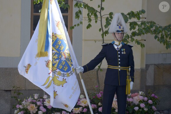 Un garde royal lors du baptême de la princesse Leonore de Suède, au palais Drottningholm à Stockholm, le 8 juin 2014, au cours duquel deux gardes ont perdu connaissance.