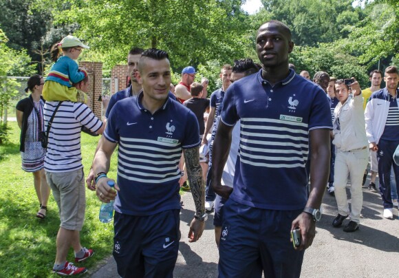 Yohan Cabaye et Paul Pogba - Les joueurs de l'équipe de France de football se promènent au parc du Héron - Villeneuve d'Ascq avant leur rencontre en match amical contre la Jamaïque le 8 juin 2014. 