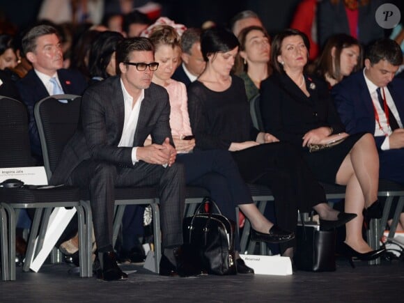 William Hague, Brad Pitt et Angelina Jolie lors du Global Summit To End Sexual Violence In Conflict à Londres le 12 juin 2014.