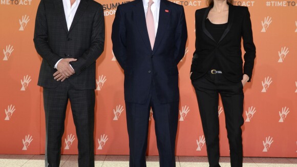 Angelina Jolie au bras de Brad Pitt, soutenue par... la chérie de George Clooney