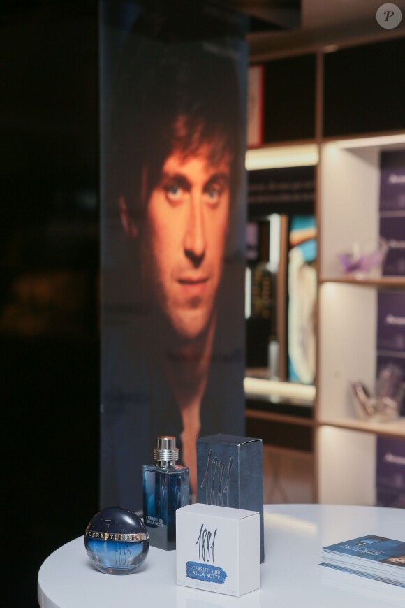 Thomas Dutronc, le visage du dernier parfum masculin Cerruti 1881 Bella Notte, était en dédicaces à la boutique Marionnaud Champs Elysées à Paris. Le 11 juin 2014