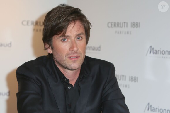 Thomas Dutronc, le visage du dernier parfum masculin Cerruti 1881 Bella Notte, était en dédicaces à la boutique Marionnaud Champs Elysées à Paris. Le 11 juin 2014
