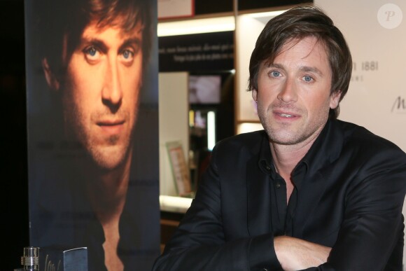 Thomas Dutronc, le visage du dernier parfum masculin Cerruti 1881 Bella Notte, était en dédicaces à la boutique Marionnaud Champs Elysées à Paris. Le 11 juin 2014
