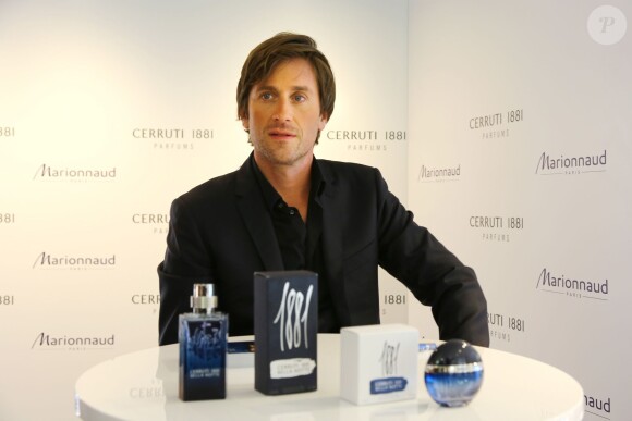 Thomas Dutronc, le visage du dernier parfum masculin Cerruti 1881 Bella Notte, était en dédicaces à la boutique Marionnaud Champs Elysées à Paris. Le 11 juin 2014