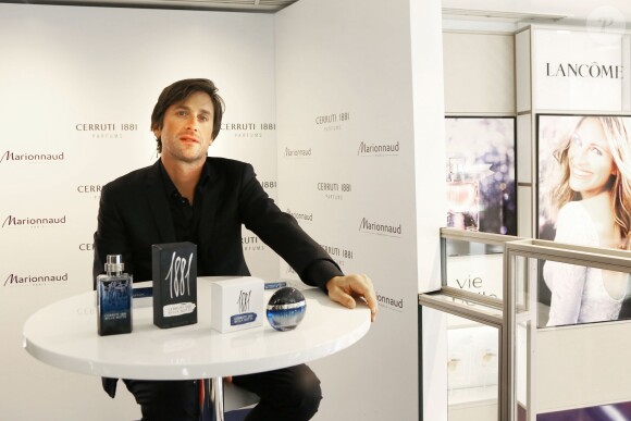 Thomas Dutronc, le visage du dernier parfum masculin Cerruti 1881 Bella Notte, était en dédicaces à la boutique Marionnaud Champs Elysées à Paris. Le 11 juin 2014