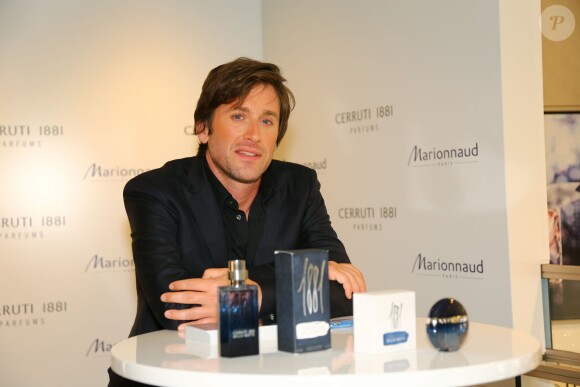 Thomas Dutronc, le visage du dernier parfum masculin Cerruti 1881 Bella Notte, était en dédicaces à la boutique Marionnaud Champs Elysées à Paris. Le 11 juin 2014