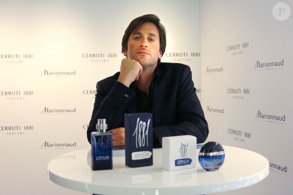 Thomas Dutronc, le visage du dernier parfum masculin Cerruti 1881 Bella Notte, était en dédicaces à la boutique Marionnaud Champs Elysées à Paris. Le 11 juin 2014