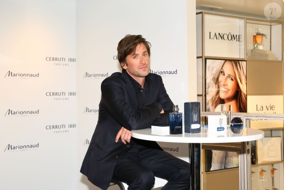 Thomas Dutronc, le visage du dernier parfum masculin Cerruti 1881 Bella Notte, était en dédicaces à la boutique Marionnaud Champs Elysées à Paris. Le 11 juin 2014