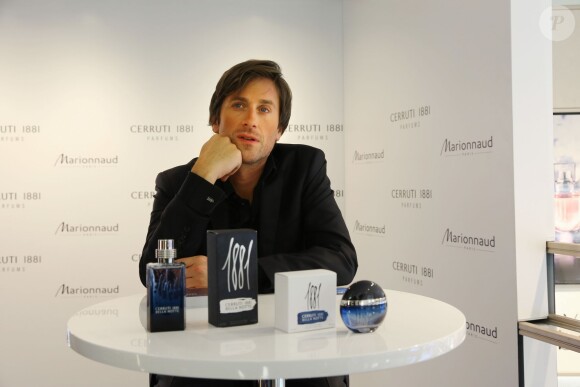 Thomas Dutronc, le visage du dernier parfum masculin Cerruti 1881 Bella Notte, était en dédicaces à la boutique Marionnaud Champs Elysées à Paris. Le 11 juin 2014