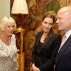 La duchesse de Cornouailles, Camilla Parker Bowles, reçoit Angelina Jolie et William Hague à Clarence House, le 12 juin 2014, pour parler de la campagne contre les violences sexuelles dans les zones de guerre.