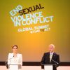 Angelina Jolie et Willam Hague lors d'une conférence contre les violences sexuelles à Londres, le 10 juin 2014.