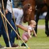 Kate Middleton, duchesse de Cambridge, et le prince George, bientôt 11 mois, étaient présents le 15 juin 2014 au polo club de Cirencester Park, près de Londres, pour voir les princes William et Harry disputer le Jerudong Trophy, rencontre caritative qu'ils ne manquent jamais.