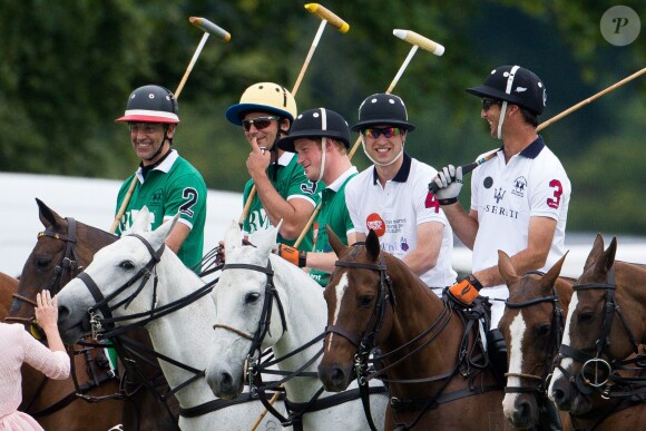 Le prince William et le prince Harry disputaient le 15 juin 2014 le Jerudong Trophy au polo club de Cirencester Park, près de Londres, sous le regard de Kate Middleton et du prince George