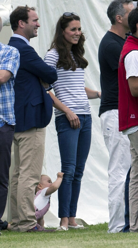 Le prince George de Cambridge et Kate Middleton, dans sa marinière Me + Em, étaient dimanche 15 juin 2014 au Cirencester Polo Club, près de Londres, pour regarder le prince William et le prince Harry se disputer le Jerudong Trophy