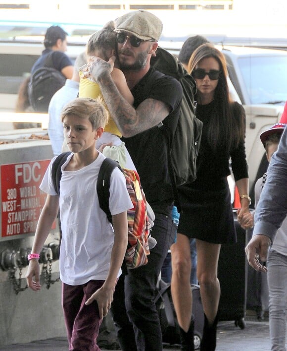 David Beckham et sa femme Victoria en compagnie de leurs enfants arrivent à l' aéroport à Los Angeles Le 31 mai 2014 