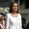 Letizia d'Espagne, nouvelle reine d'Espagne tout de blanc vêtue pour assister au serment de son époux, le roi Felipe VI à Madrid le 19 juin 2014