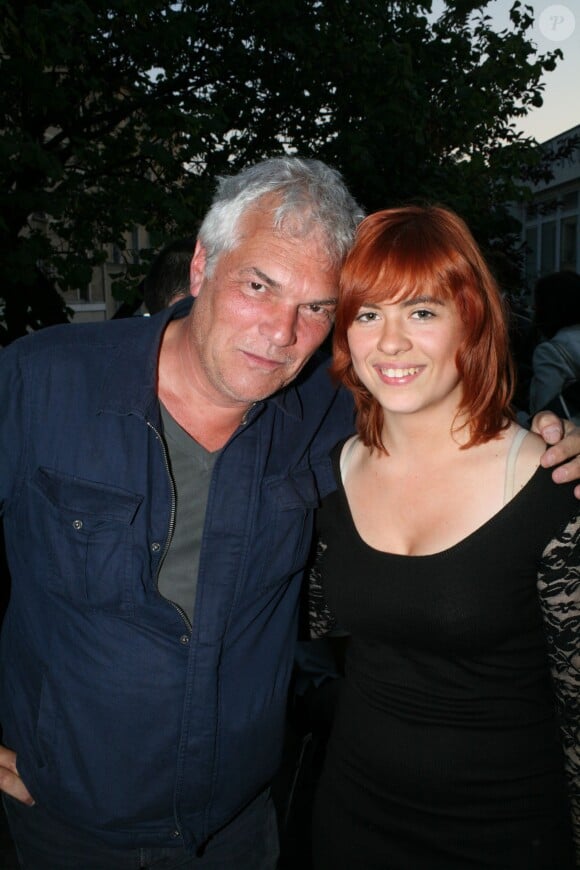 Rémy Sarrazin (ancien bassiste du groupe Les Musclés) et Marie Drion - Première de la comédie "Scènes d'été pour jeunes gens en maillots de bain" au théatre du Vingtième à Paris le 18 juin 2014.