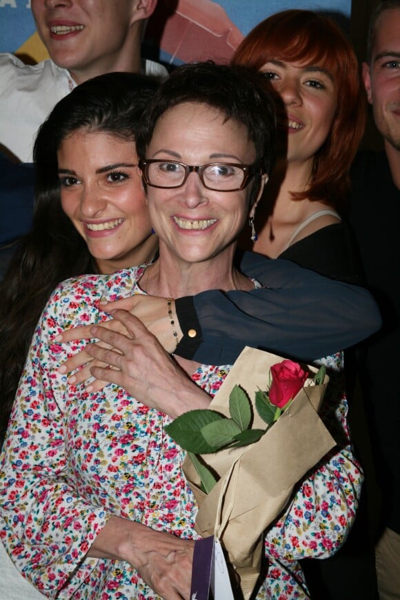 Ariane Carletti (ancienne animatrice du Club Dorothée) et sa fille Eléonore Sarrazin-Carletti - Première de la comédie "Scènes d'été pour jeunes gens en maillots de bain" au théatre du Vingtième à Paris le 18 juin 2014.