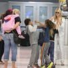 Heidi Klum, sa mère Erna et ses enfants Leni, Johan, Henry et Lou se chamaillent à leur arrivée à l'aéroport JFK. New York, le 13 juin 2014.