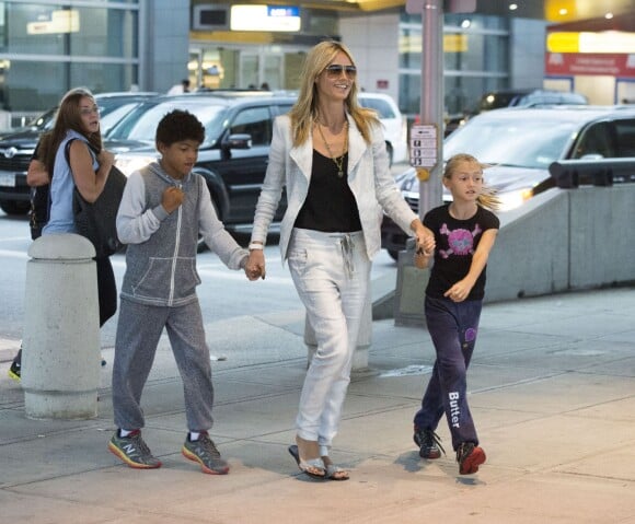 Heidi Klum et ses enfants Leni et Johan, Henry arrivent à l'aéroport JFK, à New York. Le 13 juin 2014.