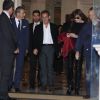 Nicolas Sarkozy et sa femme Carla Bruni quittent leur hôtel à Barcelone, le 19 juin 2014. Carla a donné le dernier concert de sa tournée dans les jardins du Palau Reial de Pedralbes dans le cadre d'un festival.