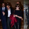 Nicolas Sarkozy et sa femme Carla Bruni quittent leur hôtel à Barcelone, le 19 juin 2014. Carla a donné le dernier concert de sa tournée dans les jardins du Palau Reial de Pedralbes dans le cadre d'un festival.