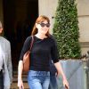 Carla Bruni quitte son hôtel, probablement pour se rendre aux balances de son dernier concert, à Barcelone, le 19 juin 2014. 