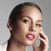 Alicia Keys, nouvelle égérie beauté de Givenchy, prête son visage au nouveau parfum de la marque française.