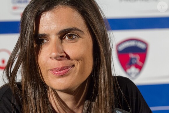 Helena Costa, lors de sa première conférence de presse après l'annonce de sa nomination à la tête du Clermont Foot 63, le 22 mai 2014 à Clermont-Ferrand, a finalement renoncé à son poste.