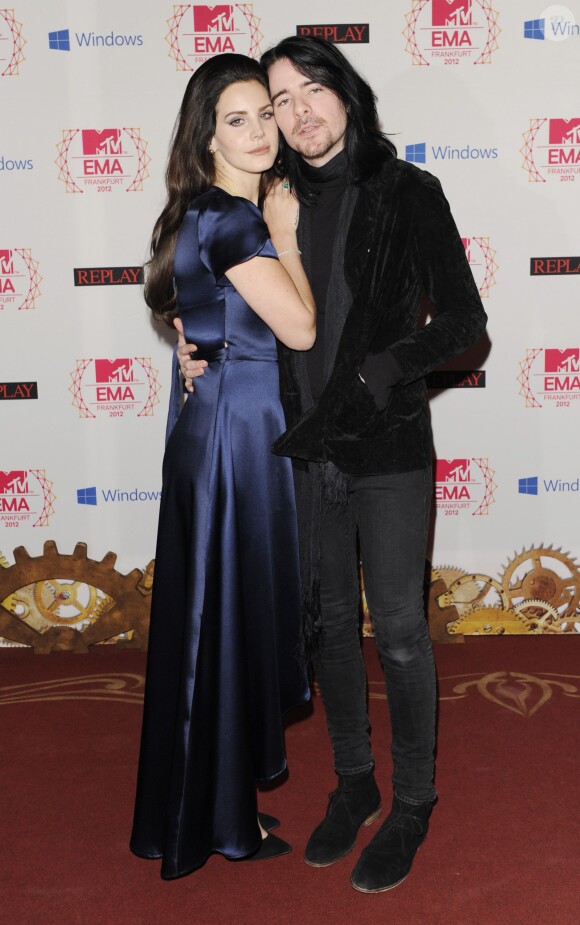 Lana Del Rey et Barrie-James O'Neill lors de la soirée des MTV EMA's 2012 Europe Music Awards à Francfort en Allemagne, le 11 novembre 2012.