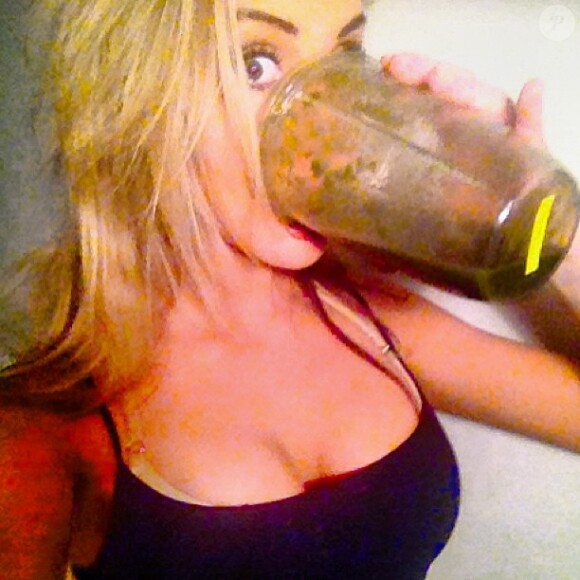 Chloe Lattanzi, fille d'Olivia Newton-John, est une grande amatrice des selfies sulfureux qu'elle publie à foison sur les réseaux sociaux et principalement sur Instagram.