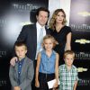 Mark Wahlberg avec sa femme Rhea et leurs enfants Ella, Michael et Brendan (la petite Grace n'est pas là), lors de l'avant-première à New York de Transformers - l'Age de l'extinction, le 25 juin 2014