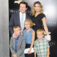  Mark Wahlberg avec sa femme Rhea et leurs enfants Ella, Michael et Brendan (la petite Grace n'est pas l&agrave;), lors de l'avant-premi&egrave;re &agrave; New York de Transformers - l'Age de l'extinction, le 25 juin 2014 