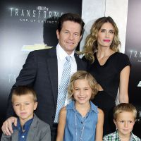 Mark Wahlberg fier avec sa femme et leurs enfants, des anges blonds craquants