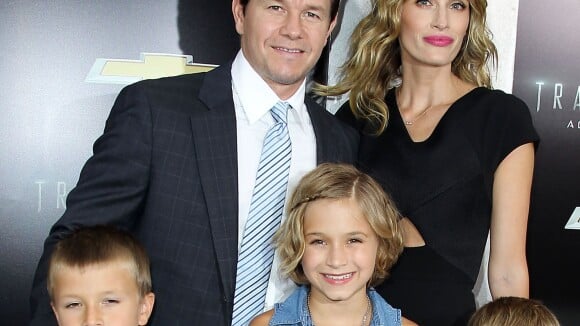 Mark Wahlberg fier avec sa femme et leurs enfants, des anges blonds craquants