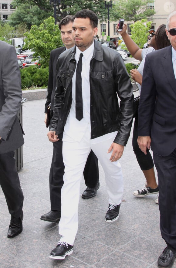 De retour à Washington, Chris Brown se rend au tribunal pour une nouvelle comparution dans une affaire d'agression survenue en octobre 2013. Le 25 juin 2014.