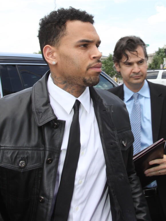 Chris Brown arrive au tribunal de Washington D.C., le 25 juin 2014.