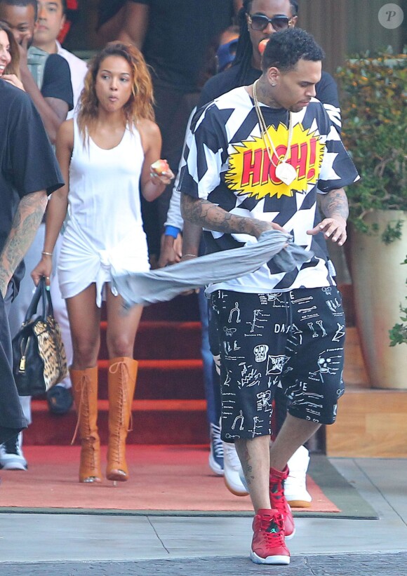 Exclusif - Chris Brown quitte l'hôtel SLS à Beverly Hills. Le 20 juin 2014.