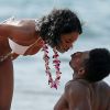 Exclusif - La chanteuse Teyana Taylor et son petit ami basketteur Iman Shumpert (New York Knicks) profitent d'un bel après-midi sur une plage de Maui à Hawaï. Le 25 juin 2014.