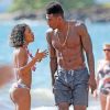Exclusif - La chanteuse Teyana Taylor et son petit ami basketteur Iman Shumpert (New York Knicks) profitent d'un bel après-midi sur une plage de Maui à Hawaï. Le 25 juin 2014.