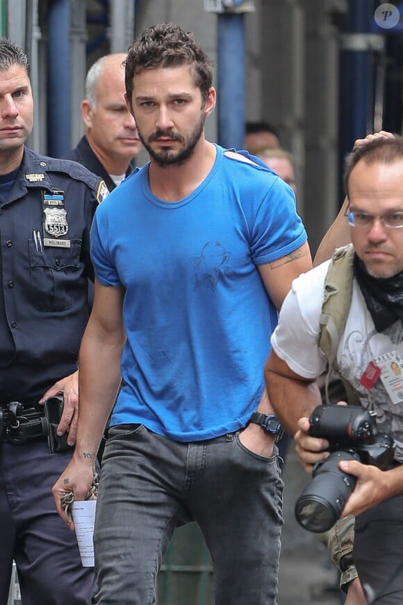 Shia LaBeouf dans les rues de New York, le 27 juin 2014. L'acteur a passé la nuit en prison après avoir été arrêté pour trouble à l'ordre public.